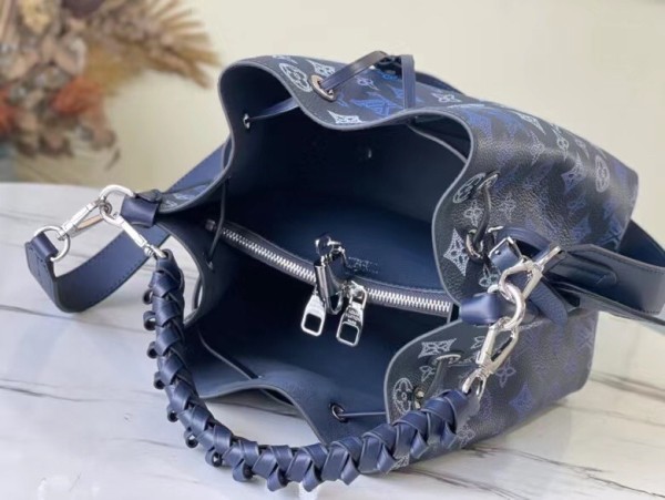 Handbag Louis Vuitton M59554 size 25 x 25 x 20cm