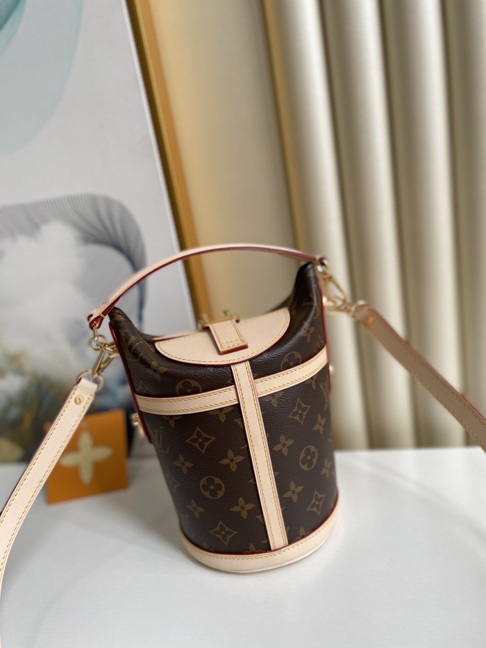 Handbag Louis Vuitton M43587 size 22×23×14cm