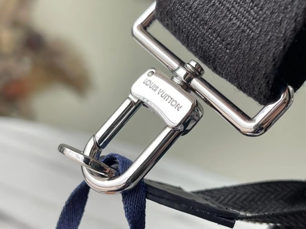 LOUIS VUITTON Gaston Wearable Wallet Monogram Eclipse Reverse Black M81124 size 22*4.5*14.5 cm