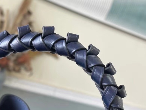 Handbag Louis Vuitton M59554 size 25 x 25 x 20cm