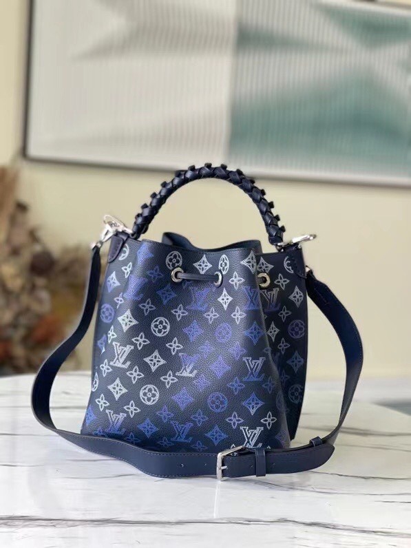 Handbag Louis Vuitton M59554 size 25 x 25 x 20cm