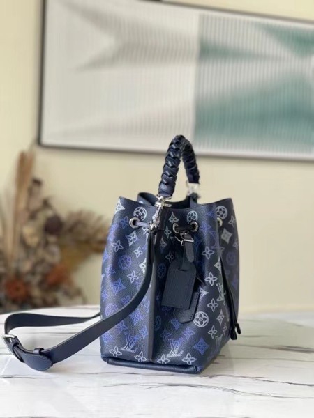 Handbag Louis Vuitton M59554 size 25 x 25 x 20cm