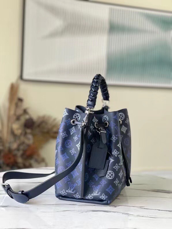 Handbag Louis Vuitton M59554 size 25 x 25 x 20cm