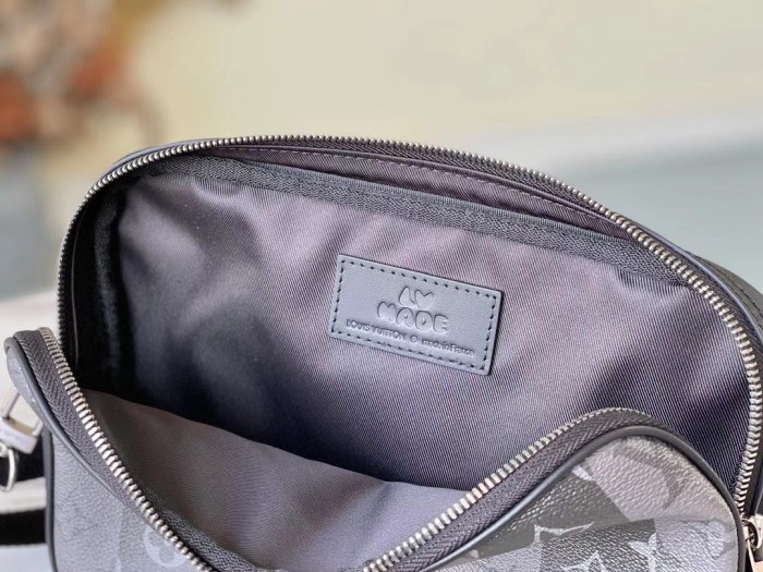 Handbag Louis Vuitton M45962 size 30 x 42 x 14 cm