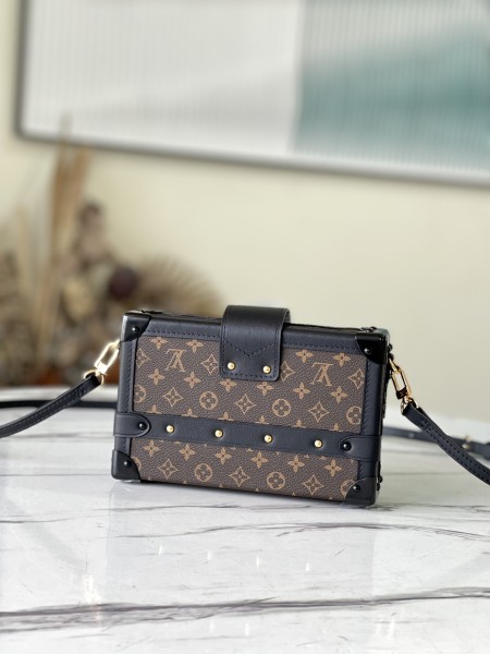 Handbag Louis Vuitton M44199 size 20 x 12.5 x 5 cm