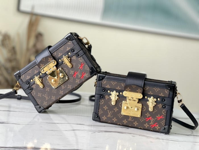 Handbag Louis Vuitton M44199 size 20 x 12.5 x 5 cm