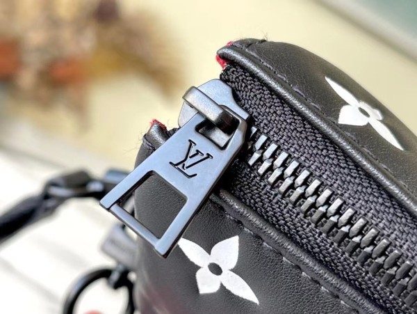 Handbag Louis Vuitton M59398 size 26 x 20 x 12cm