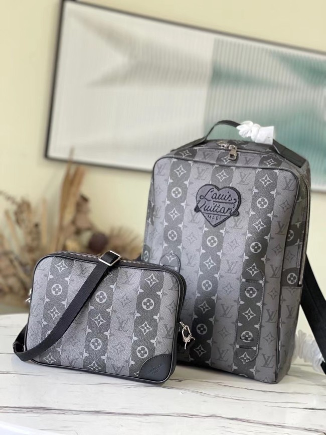 Handbag Louis Vuitton M45962 size 30 x 42 x 14 cm