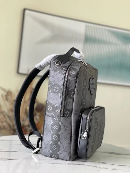 Handbag Louis Vuitton M45962 size 30 x 42 x 14 cm