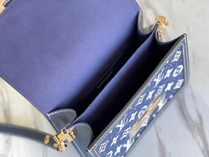 Handbag Louis Vuitton M59716 size 20 x 15 x 9cm