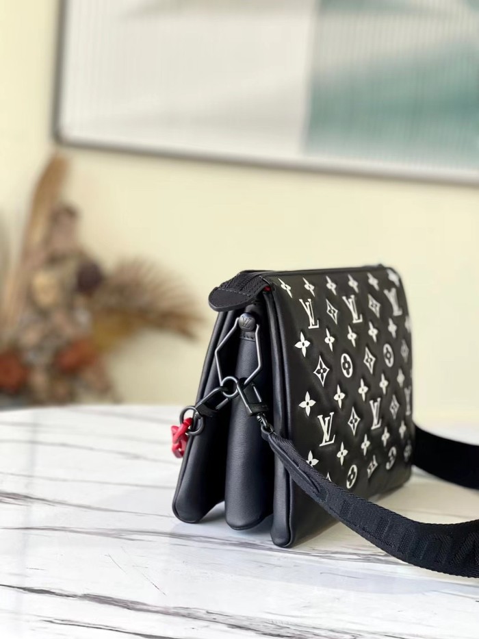 Handbag Louis Vuitton M59398 size 26 x 20 x 12cm