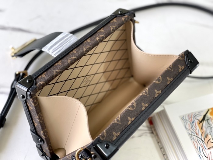 Handbag Louis Vuitton M44199 size 20 x 12.5 x 5 cm