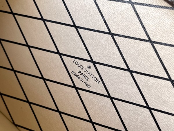 Handbag Louis Vuitton M44199 size 20 x 12.5 x 5 cm