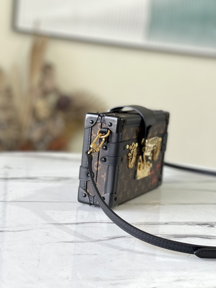 Handbag Louis Vuitton M44199 size 20 x 12.5 x 5 cm