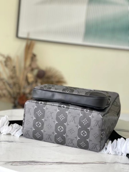 Handbag Louis Vuitton M45962 size 30 x 42 x 14 cm