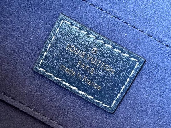 Handbag Louis Vuitton M59716 size 20 x 15 x 9cm