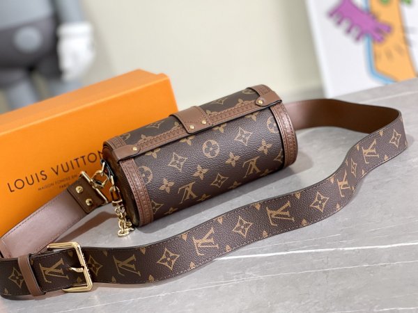 Handbag Louis Vuitton M57835 size 19*9*9cm