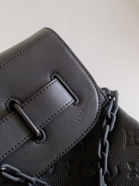 Handbag Louis Vuitton M44473 size 38x39x15cm