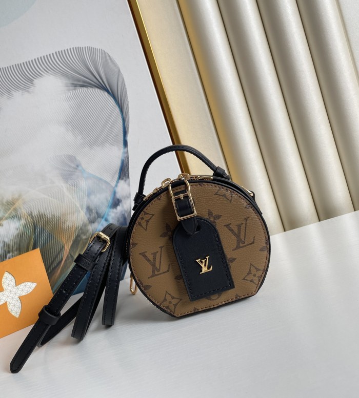 Handbag Louis Vuitton M44699 M68276 size 13×12×6.5cm