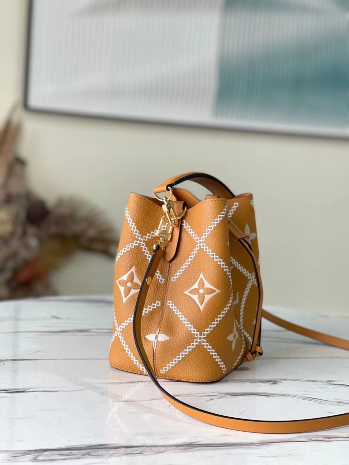 Handbag Louis Vuitton M46023 M46029 size 20 x 20 x 13cm