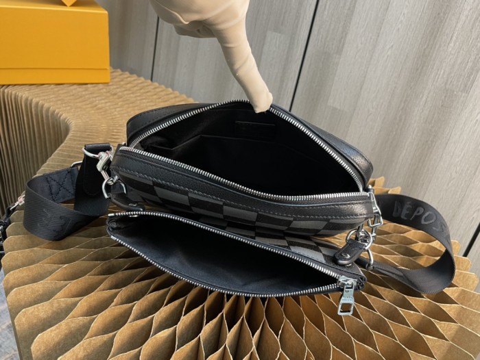 Handbag Louis Vuitton M80401 size 25 x 18.5 x 7 cm