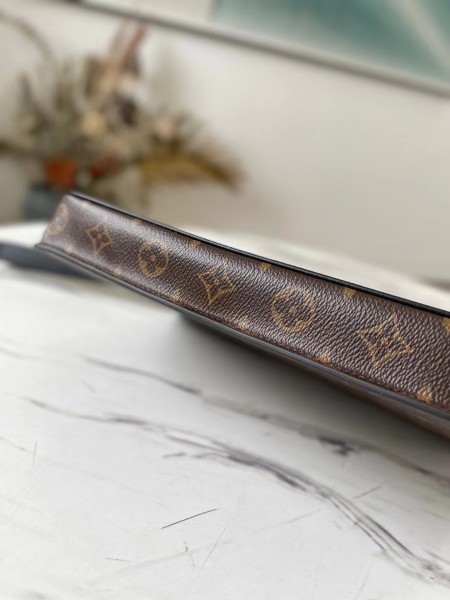 Handbag Louis Vuitton M80560 M80582 size 27 x 21 x 3.5cm