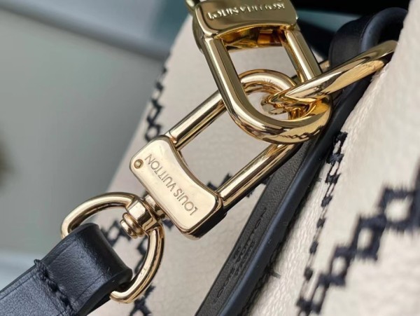 Handbag Louis Vuitton M46023 M46029 size 20 x 20 x 13cm