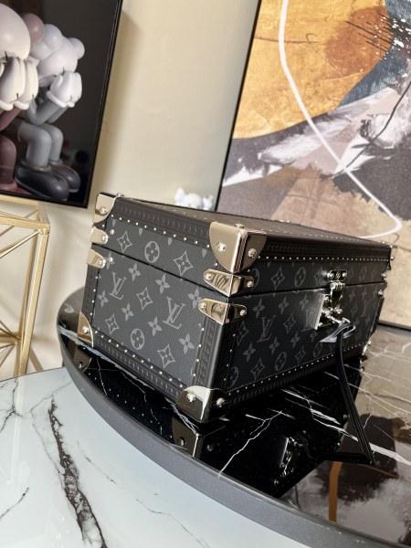 Handbag Louis Vuitton M20209 size 38.0 x 16.0 x 19.0 cm