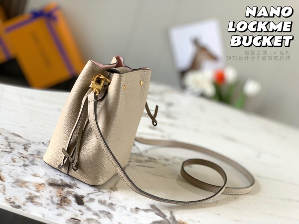 Handbag Louis Vuitton M68709 M69205 size 13.5x 16.0x 10.0 cm