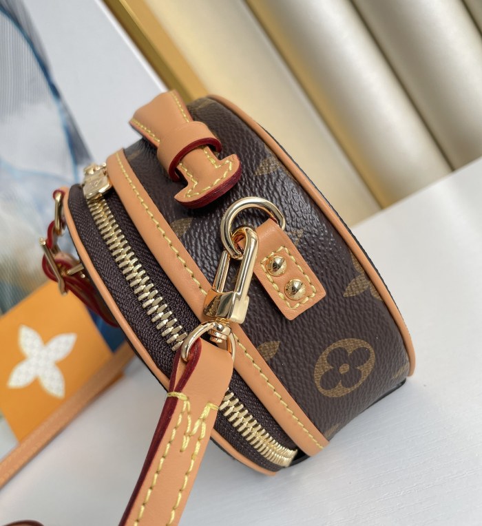 Handbag Louis Vuitton M44699 M68276 size 13×12×6.5cm