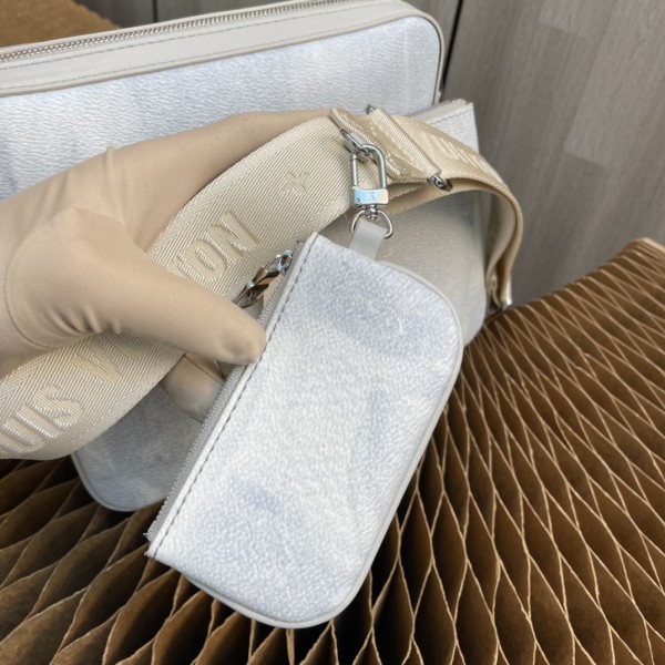 Handbag Louis Vuitton M80401 size 25 x 18.5 x 7 cm