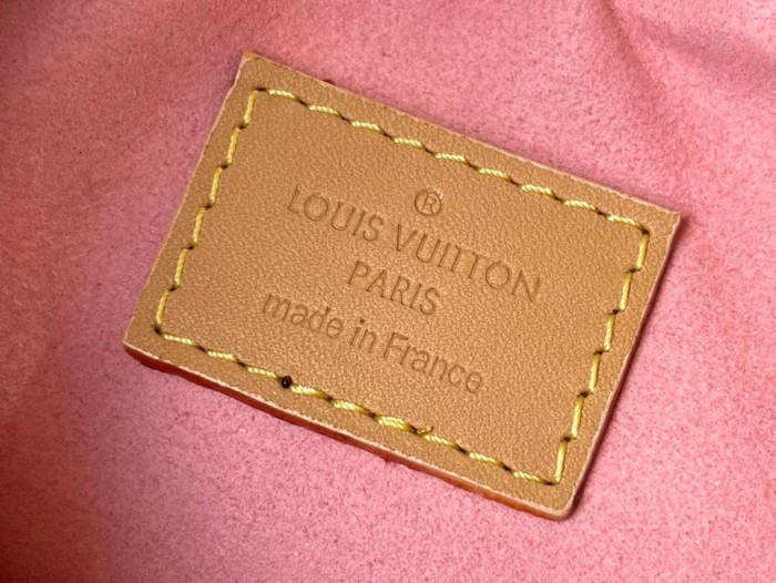 Handbag Louis Vuitton M81166 size 23 x 13 x 6cm