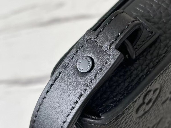 Handbag Louis Vuitton M80560 M80582 size 27 x 21 x 3.5cm