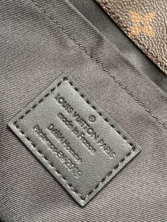 Handbag Louis Vuitton M44473 size 38x39x15cm