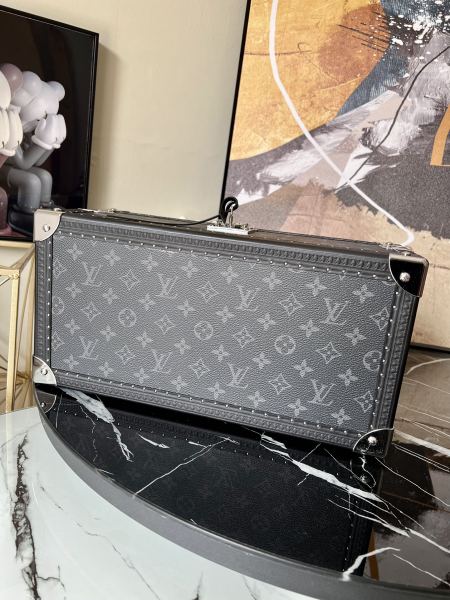 Handbag Louis Vuitton M20209 size 38.0 x 16.0 x 19.0 cm