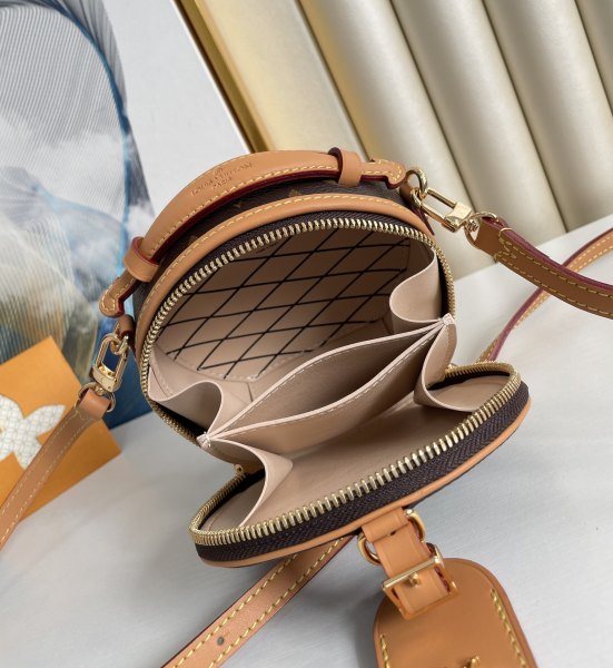 Handbag Louis Vuitton M44699 M68276 size 13×12×6.5cm