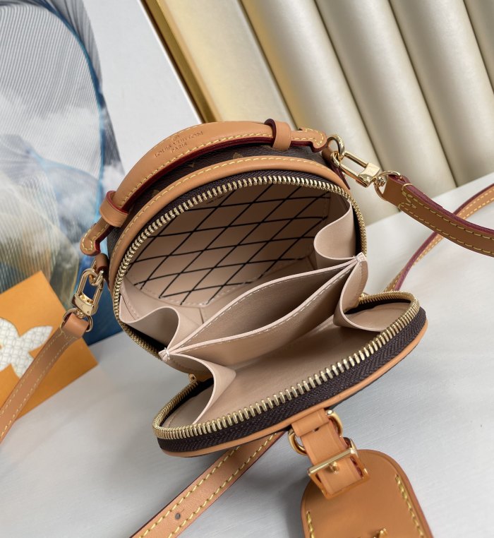 Handbag Louis Vuitton M44699 M68276 size 13×12×6.5cm