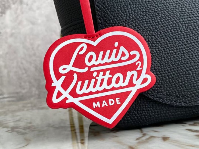 Handbag Louis Vuitton M45971 size 39 x 23 x 12.5 cm