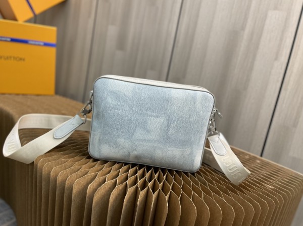 Handbag Louis Vuitton M80401 size 25 x 18.5 x 7 cm