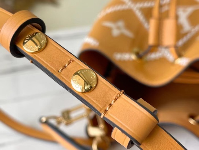 Handbag Louis Vuitton M46023 M46029 size 20 x 20 x 13cm