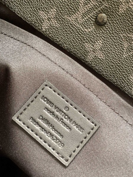 Handbag Louis Vuitton M44473 size 38x39x15cm