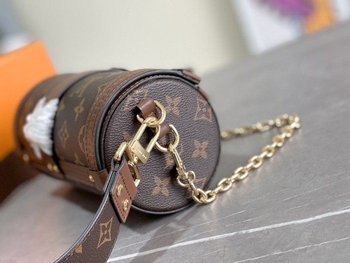 Handbag Louis Vuitton M57835 size 19*9*9cm