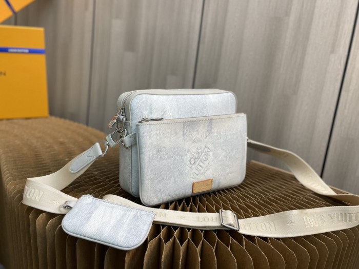 Handbag Louis Vuitton M80401 size 25 x 18.5 x 7 cm