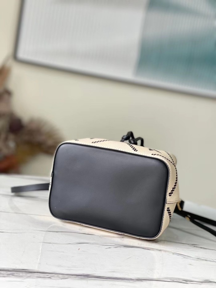 Handbag Louis Vuitton M46023 M46029 size 20 x 20 x 13cm