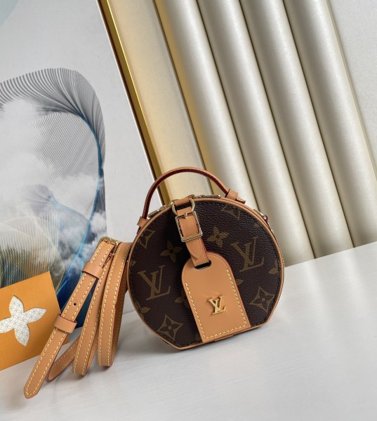 Handbag Louis Vuitton M44699 M68276 size 13×12×6.5cm