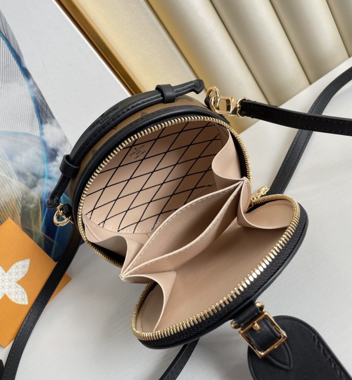 Handbag Louis Vuitton M44699 M68276 size 13×12×6.5cm