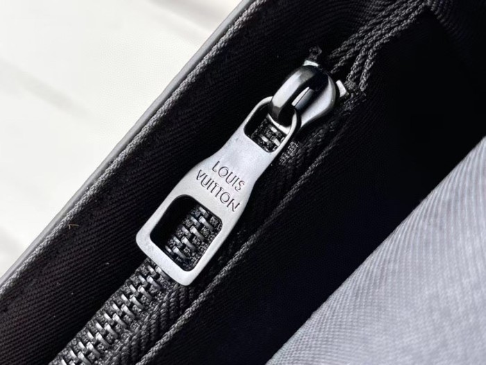 Handbag Louis Vuitton M80560 M80582 size 27 x 21 x 3.5cm