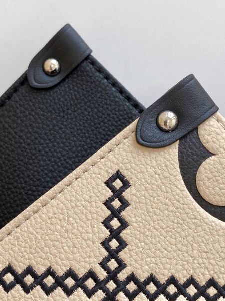 Handbag Louis Vuitton M46016 size 35*27*14cm