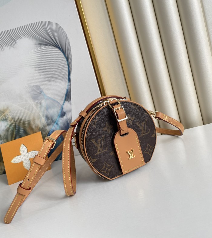 Handbag Louis Vuitton M44699 M68276 size 13×12×6.5cm