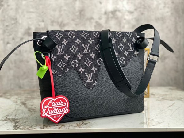 Handbag Louis Vuitton M45971 size 39 x 23 x 12.5 cm